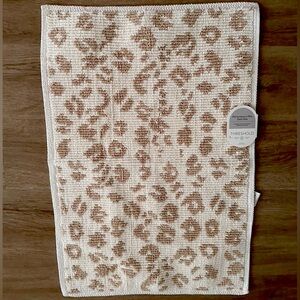 Leopard Print Bath Mat brand new unused tags on
20 in x 30 in